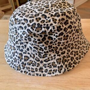Olivia & Kate Bucket Hat Animal Print NWOT OSFA Gorgeous